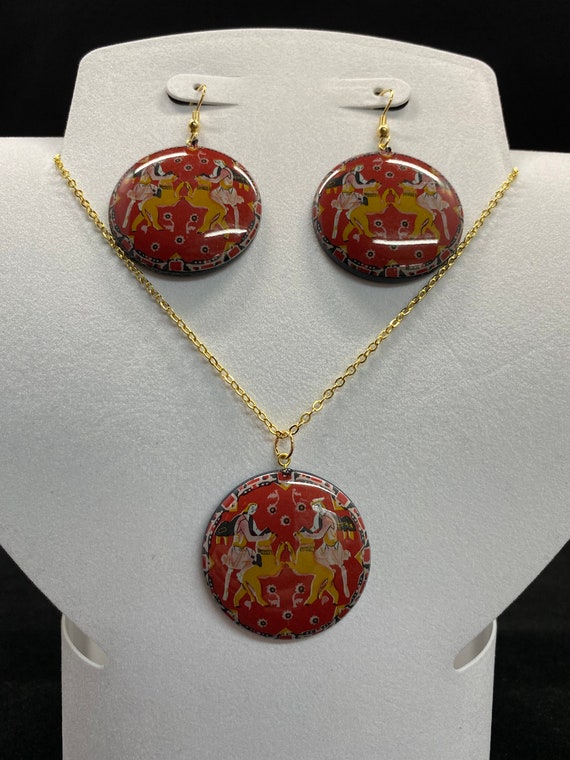 18" red or green pendant and earring set