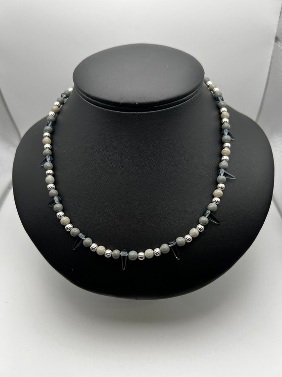 18" monochrome necklace