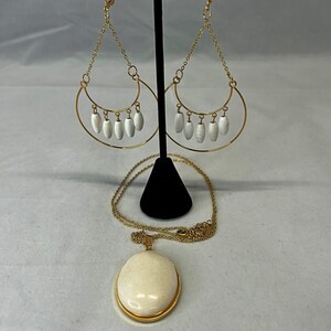 30" snowy quartz pendant and earring set on gold