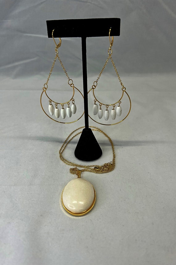 30" snowy quartz pendant and earring set on gold