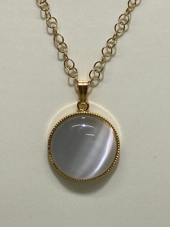 20" round cat's eye pendant