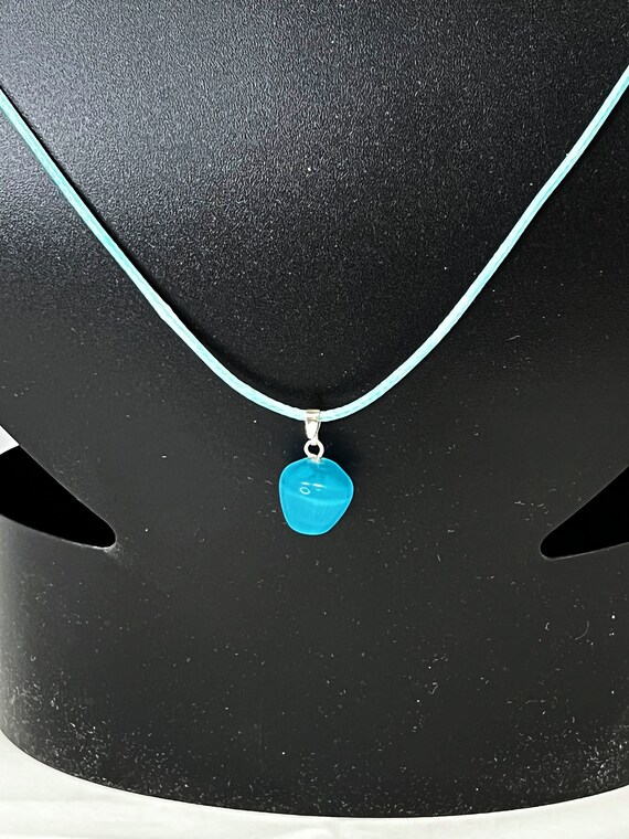 18" lt. blue cat eye pendant on cord