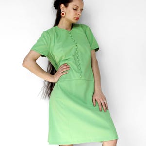 Vintage 60s mod scooter dress Women&#39;s bright green crimplene Twiggy style midi dress