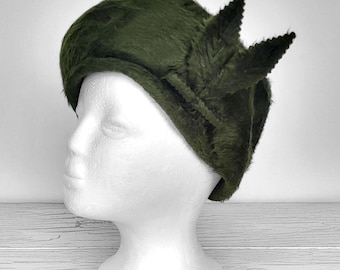 Vintage moss green felt woolen beret with decorative leaves