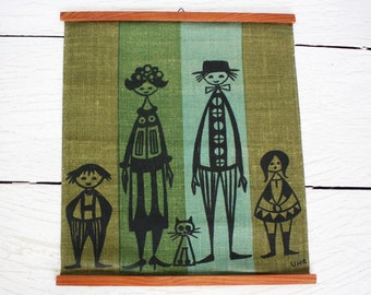Green linen family wall hanging Vintage natural flax painted mom dad kids and cat nursery decor