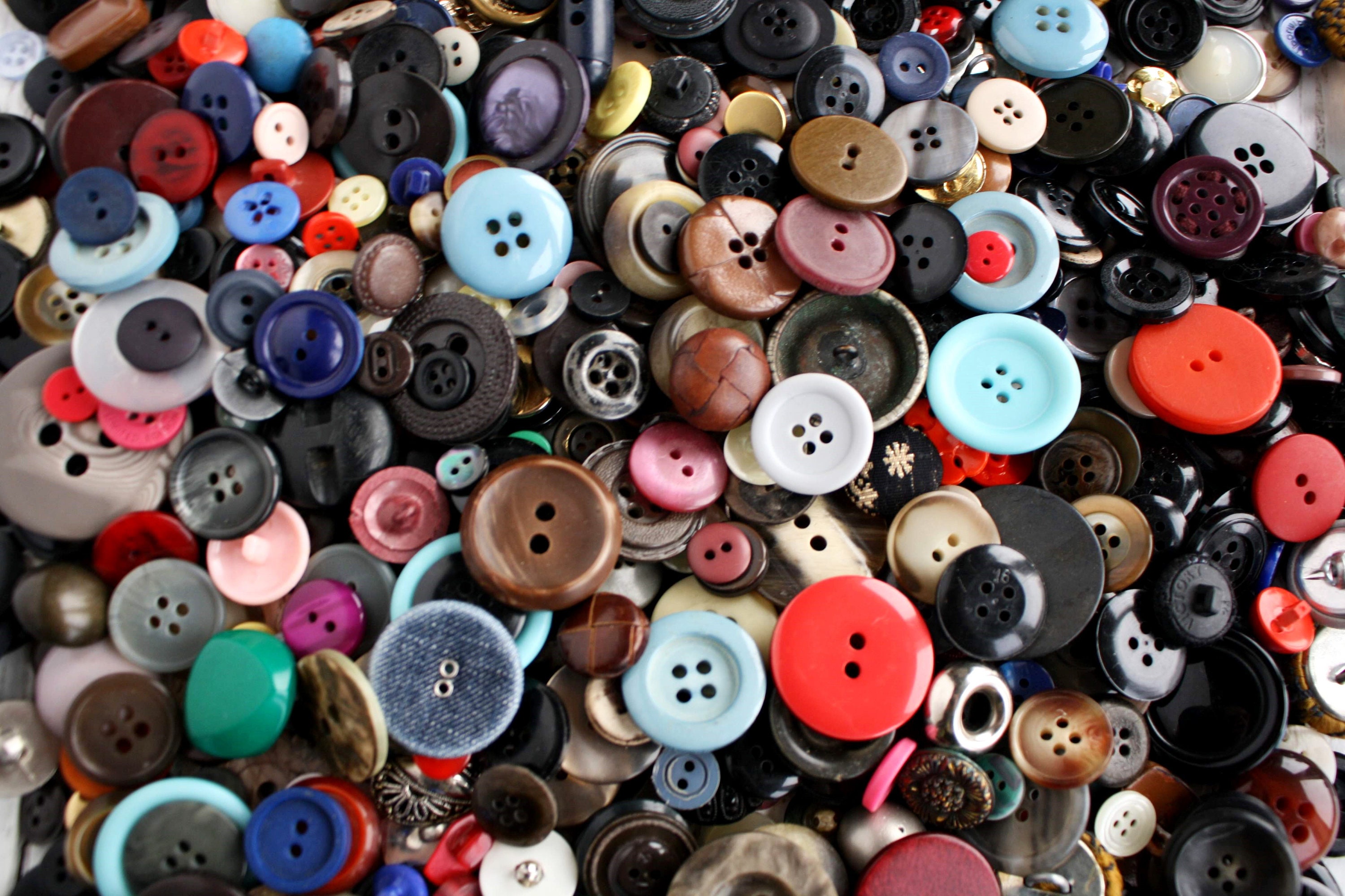 96 Wholesale 125 Grams Assorted Buttons - at 