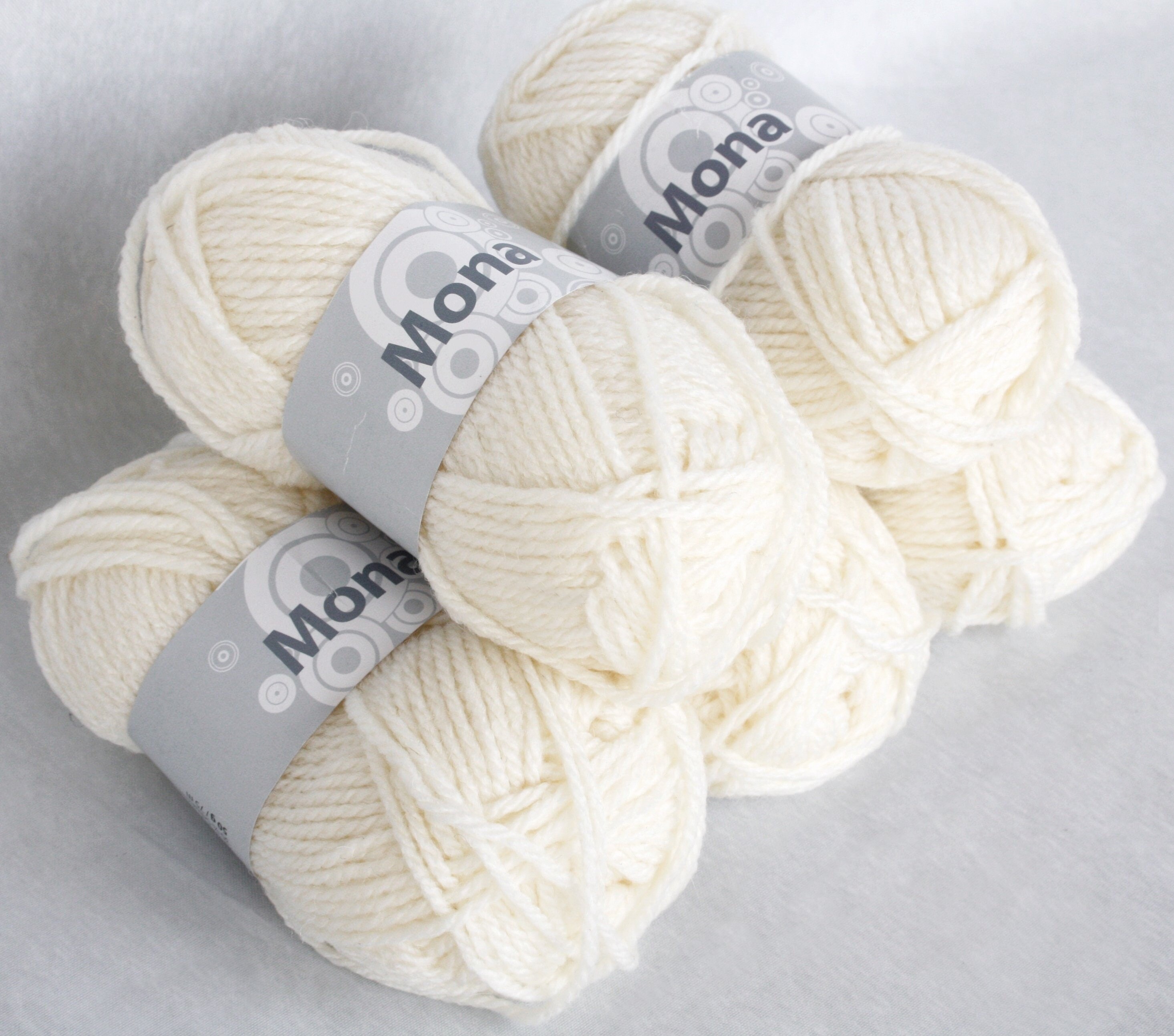 Worsted weight white wool yarn Chunky knitting aran destash Etsy