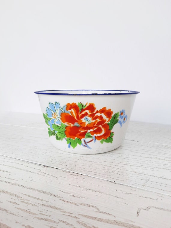 White Floral Large Enamel Bowl Vintage 70s Chinese Metal Fruit Bowl, Flower  Pot, Rustic Farmhouse Kitchen Decor 