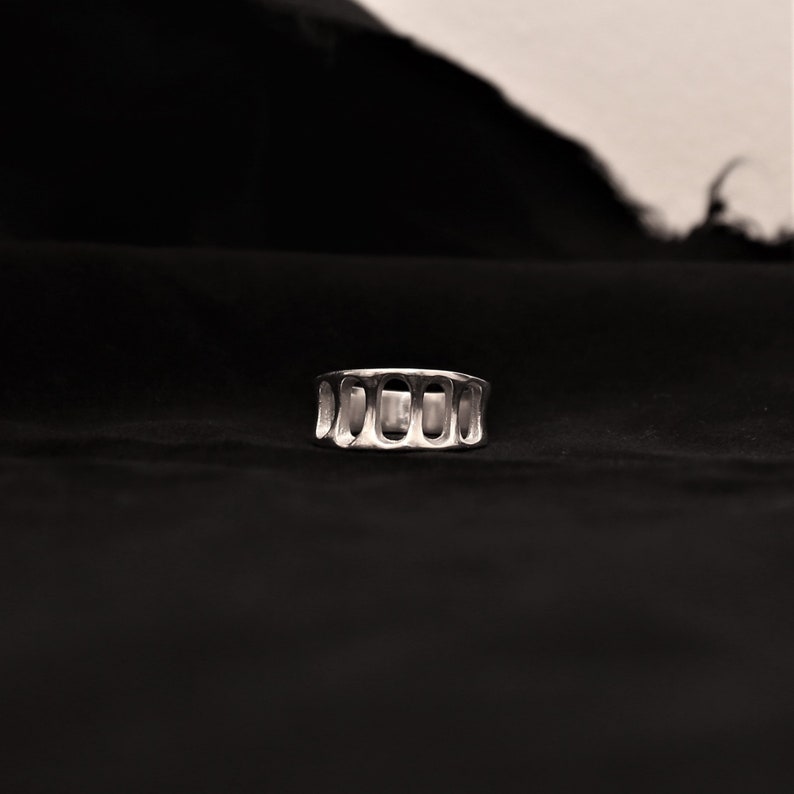 925 solid silver decorative ring SIZE P