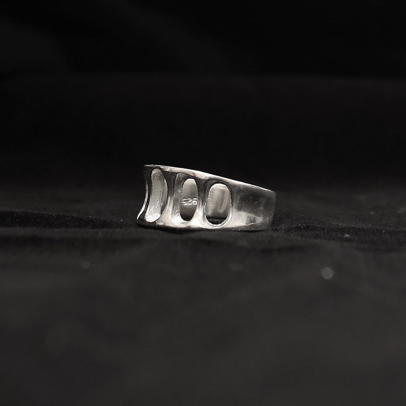 925 solid silver decorative ring SIZE P