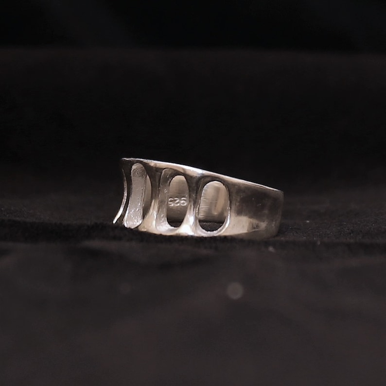 925 solid silver decorative ring SIZE P