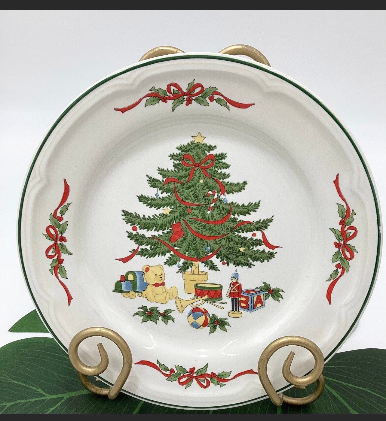 Buy Christmas Carol Ceramic Tree Baking Dish - Royal Family  Online➤Modalyssa