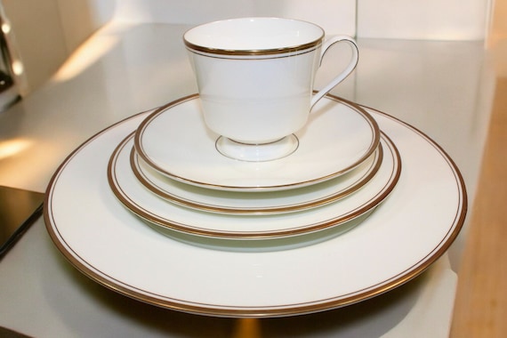 Mikasa Bone China Narumi Wheaton Set of 5 Pieces Dinnerware Mikasa Bone China Narumi Wheaton Set of 5 Pieces Dinnerware