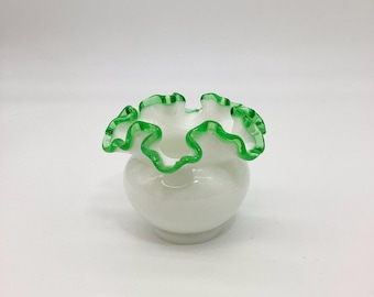 希少　fenton エメラルド　クレスト　アメリカ　ビンテージ　ミルクグラス Vintage Fenton Emerald Crest Green Ruffled Milk Glass Saucer