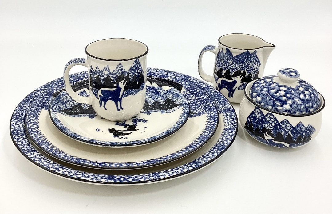 Folk Craft wolf by Tienshan Dishes Wolf Howling at Moon Round Platter