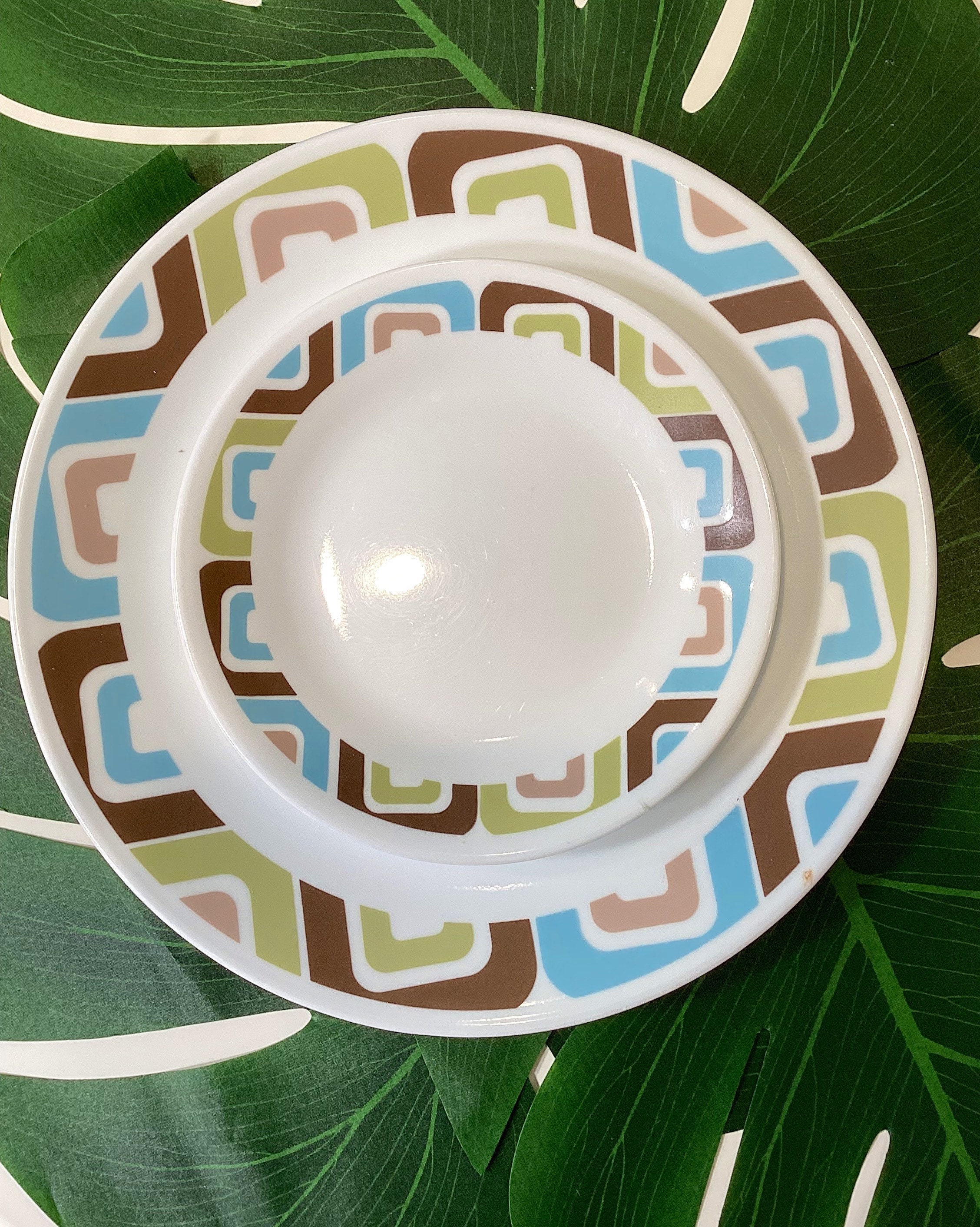 Corelle Woodland Leaves Dinner Plate (2) Brown Tan Green Tan Leaves Camo  10.75