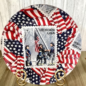 Americana Decorative Plate 2001 Fire Fighter Hero&#39;s Large Stamp Surrounded by American Flags Plate Veteran Gift Commemorative Decor (K.16)
