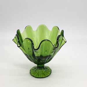 Emerald Green Bowl Centerpiece Green Glass Pedestal Bowl Home Decor MCM Smith Glass Swung Pedestal 9 Petals Green Home Decor Vase (M.4-337B)