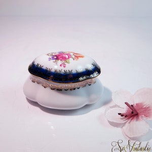 Lovely Friedrich Eger lobed porcelain lidded trinket box, Vintage Martinroda china jewelry box, Floral utility box, Flow blue, Gold trimmed