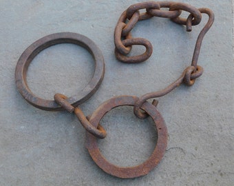 Vintage Rusty Iron Rings And Chain - Vintage Farm Decor - Vintage Rustic Decor - Vintage Farm - Vintage Barn Decor - Wall Decor