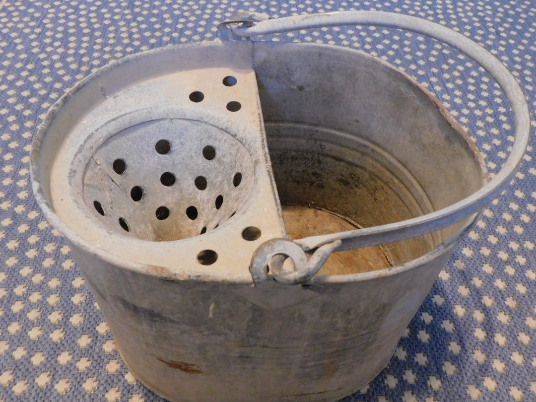 Vintage Rusty Galvanized Mop Bucket Shabby Chic Rustic Decor Vintage