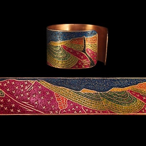 Geätztes und gefärbtes Kupfer Wind Fluss Berge Geologischer Querschnitt Manschette Armband