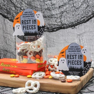 Rest in Pieces Tombstone Halloween presentetikett, Halloween godispåseetikett, Halloween presentetikett, Halloween, Lägg bara till konfetti - DIREKT NEDLADDNING bild 1