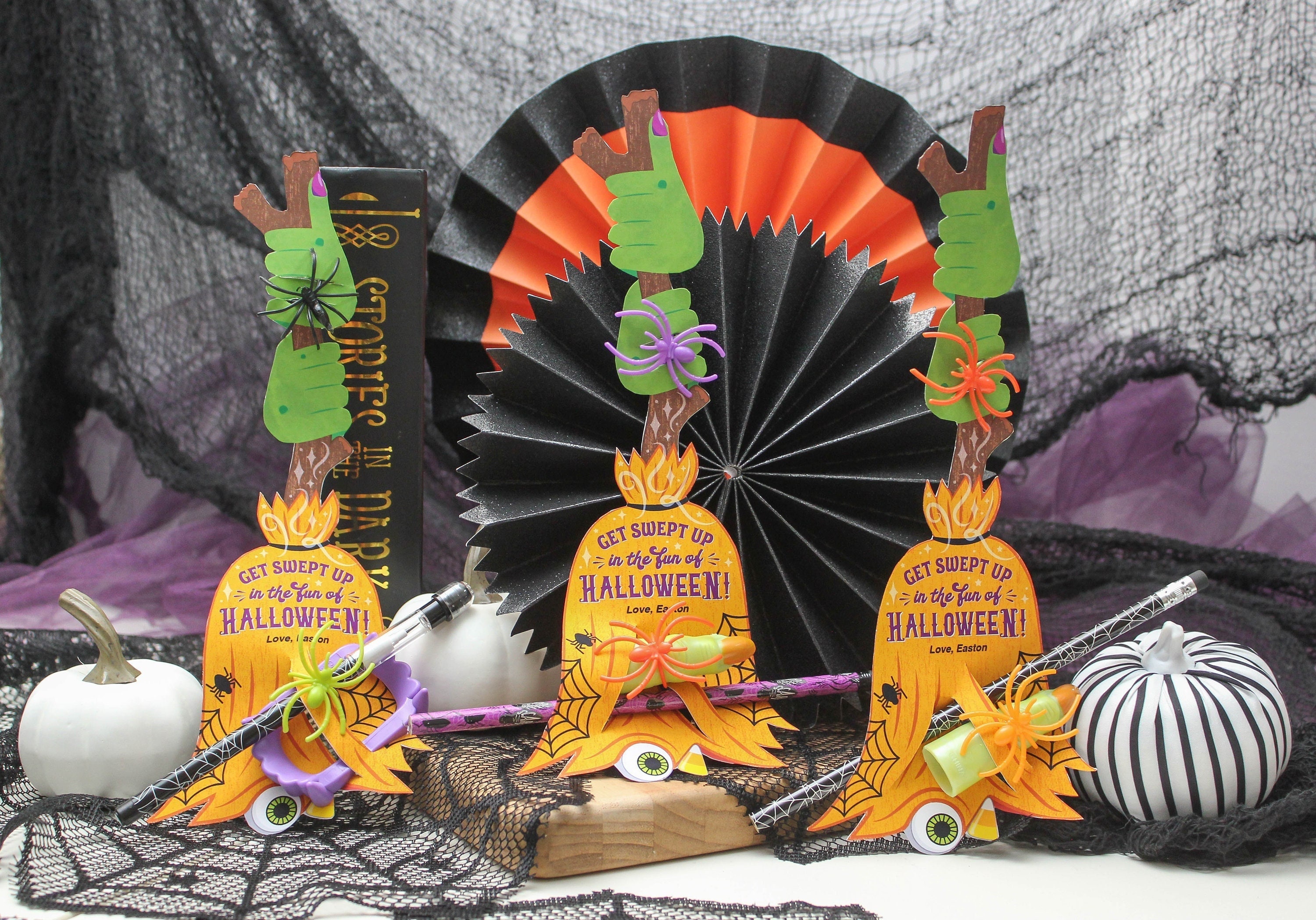 Convite Bruxas assustadoras Cauldron Hat Broom Halloween