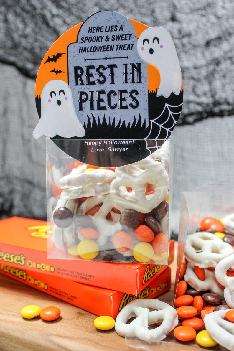Rest in Pieces Tombstone Halloween presentetikett, Halloween godispåseetikett, Halloween presentetikett, Halloween, Lägg bara till konfetti - DIREKT NEDLADDNING bild 2