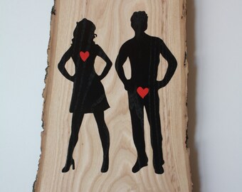 ¿22 de San Valentín colgando de la pared con la mano pintada silueta de dos personas en el amor? Divertido?!