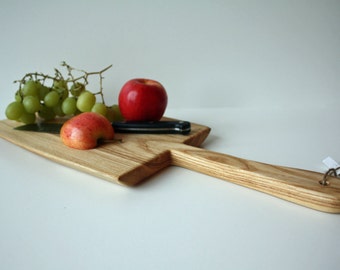 Cutting Board 4 - Live Edge with Handle and Two Cutting Surfaces