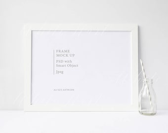 Mockup di cornice - Cornice A4 - 21 x 30 cm - PSD + PNG + JPG - orientamento orizzontale - fotografia stock in stile - modello Photoshop per stampabili