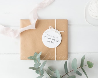 Gift tag mockup - Psd smart object + Png + Jpeg - Showcase your work online with digital mockups - instant download