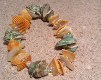 Seashells and beads elastic bracelet