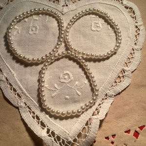 Vintage set of 3 faux pearl elastic bracelets