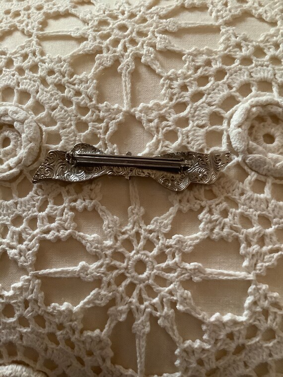 Vintage bow tie brooch silver tone - image 3