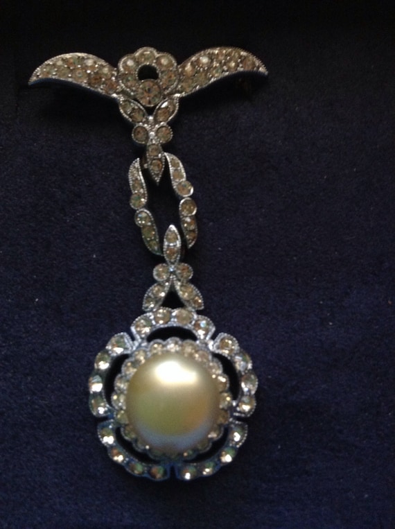 Vintage Czechoslovakian faux pearl rhinestone broo