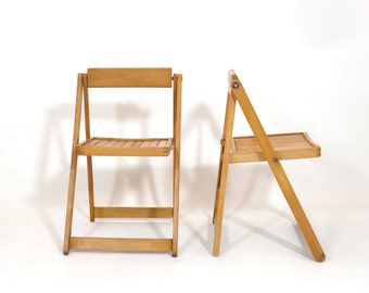 Pair of folding wooden chairs from the 80s.