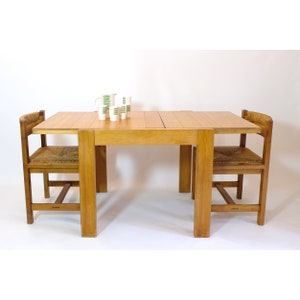 Table à manger en pin à rallonges des années 1980.