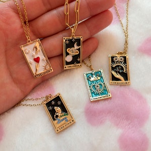 Collana con carta dei tarocchi con catena Gioielli con carta dei tarocchi Amanti dei tarocchi/Imperatrice/Cavaliere di coppe/Mago/Luna/Stella/Sole Regali per la migliore amica per lei