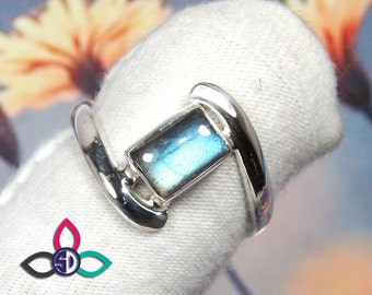 Labradorite Ring, Designer Ring, 925 Silver Ring, Small Ring, Natural Gemstone Ring, Handmade Ring, Unique Ring, Gemstone Jewelelry, Rings