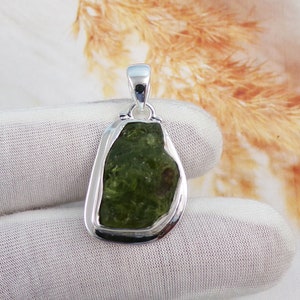 Rough Peridot Pendant, Raw Peridot Pendant, 925 Sterling Silver Pendant, Raw Peridot Jewelry, Boho Pendant, Raw Stone Pendant, W3020102