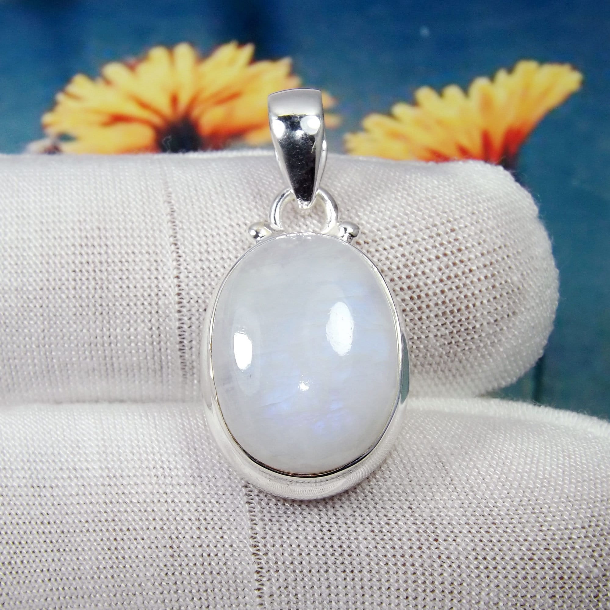 AAA Rainbow Moonstone 925 Sterling Silver Oval Pendant (13x18mm