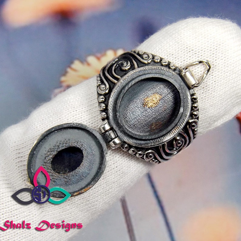 Partywear Ring Poison ring Rainbow Moonstone RIng Unique Ring Silver Poison ring Desginer Ring Gemstone Poison ring Moonstone Ring