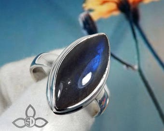 Labradorite Ring, Labradorite Gemstone, Blue Fire Labradorite Jewellery, 925 Sterling Silver, Women Silver Ring, Handmade Ring, Unique Ring