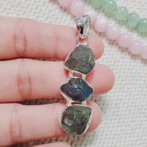 Raw Labradorite Sterling Silver Pendant: Three Stone Design