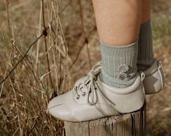 Dove Adventurers, Chaussure en cuir pour tout-petits, Style classique, Semelle flexible, Plume légère, Parfait pour les pieds en croissance, prêt à être expédié