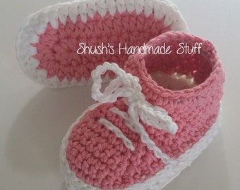 Crochet Sneaker Booties pattern in English only