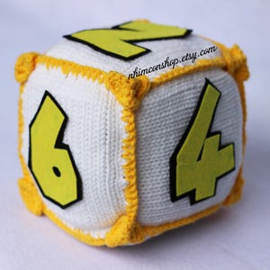 Bloque de dados para juego cuadrado 1-4 o diamante 1-10 peluche Amigurumi juguete de peluche hecho a mano Softies regalo bebé ganchillo tejido inspirado felpa imagen 5