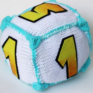 Bloque de dados para juego cuadrado 1-4 o diamante 1-10 peluche Amigurumi juguete de peluche hecho a mano Softies regalo bebé ganchillo tejido inspirado felpa imagen 2